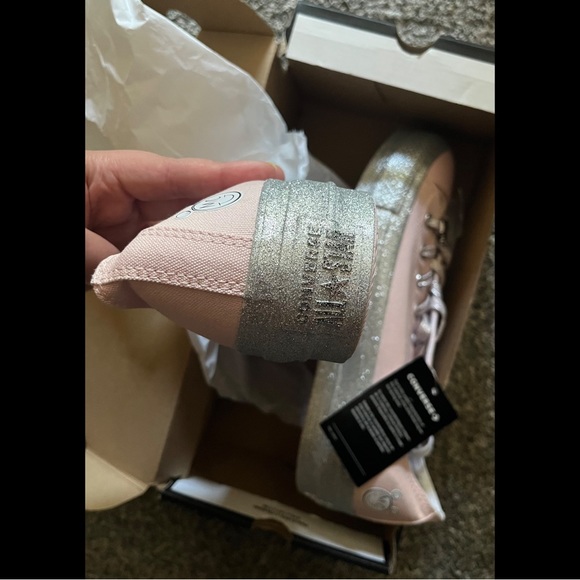 ✨ 3x HP ✨ BNIB ✨ LE ✨ Smiley Miley Cyrus Short/Classic Sneakers ✨ - Picture 8 of 15